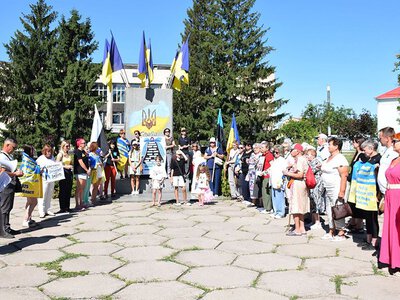 «Полон — не назавжди!»: у Нових Санжарах пройшла всеукраїнська акція на підтримку полонених та зниклих безвісти