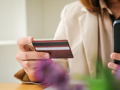 ПриватБанк відмовляється від SMS-кодів: як підтверджуватимуть платежі без SIM-карти