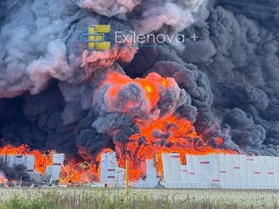 Компенсацій не буде: у РФ згорів дотла найбільший склад Wildberries, збитки можуть сягнути 100 млрд рублів, імовірна причина пожежі — російська ППО, — росЗМІ