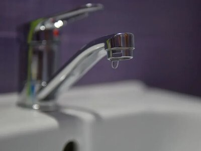 Жителям Каховки окупанти пропонують купувати насоси для води
