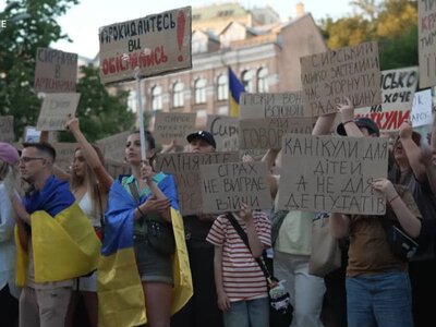 У Києві та інших містах України люди третій день поспіль вийшли на протести після відставки Федорова