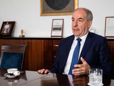 Президент Угорщини підписав конституційні зміни про своє усунення з посади