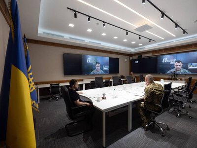 Зеленський провів закриту розмову з командирами: ЗМІ з'ясували, чи порушували питання Сирського