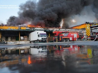 Склади, підприємство, виш і приватний сектор: росіяни атакували Запоріжжя Шахедами (фото, відео)