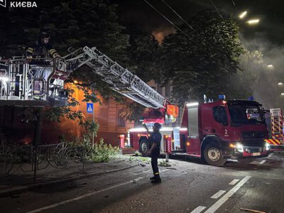 Під час російського обстрілу у Києві пошкоджено будівлю посольства Азербайджану