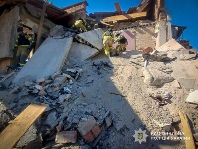 Одна людина загинула, ще троє отримали поранення: поліція оприлюднила наслідки ворожого авіаудару по Сумах + Фото