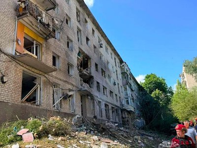 В Изюме Шахед попал в пяти-этажку — 17 раненых