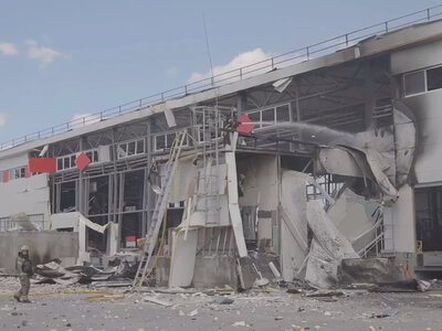 “Бандеролями” вдарили по терміналу Нової пошти під Харковом: є загиблі (відео)