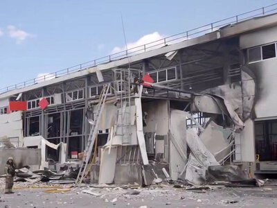 Росіяни тричі влучили по Харківському інноваційному сортувальному терміналу “Нової пошти”: троє загиблих, багато поранених