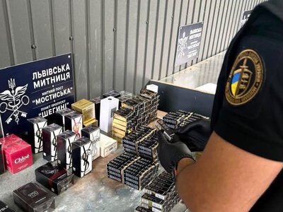 На Львівщині виявили незадекларовані парфуми на мільйон гривень
