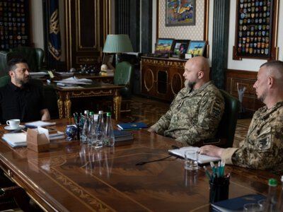 Зеленський провів нараду з військовими командирами