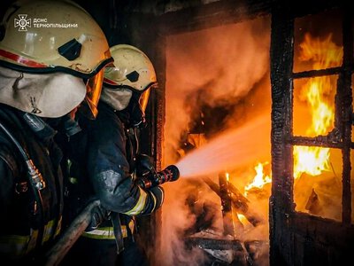 На Зборівщині сталася пожежа в житловому будинку: вогнеборці врятували дві сусідні будівлі