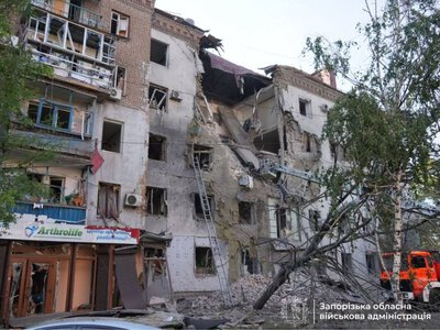Росіяни скинули КАБи на багатоповерхівки в Запоріжжі: двоє загиблих, під завалами шукають людей