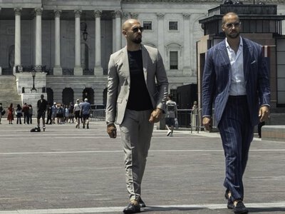 Братів Тейтів, один з яких катався на російському танку й співав «Катюшу», заарештували за підозрою у зґвалтуваннях і торгівлі людьми