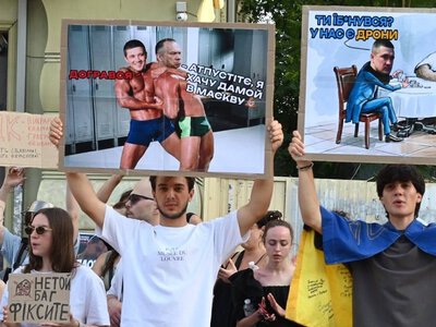 В Одесі в четвертий день протесту через відставку Федорова роздають наколоті апельсини