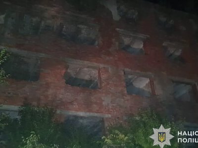 У Сваляві 14-річна дівчина випала з вікна четвертого поверху закинутої будівлі