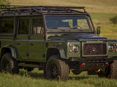 Класичний Land Rover Defender із модернізованим дизелем продають дорожче за два нові Defender OCTA (ФОТО)