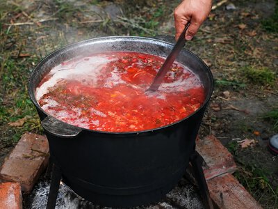 Фестиваль «Ветеранський борщ» на Кременеччині об’єднав ветеранів, військових і волонтерів