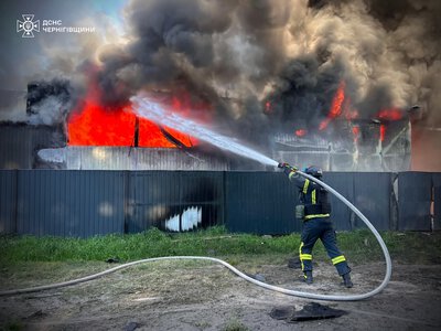 Російські дрони атакували Чернігівщину: виникли пожежі на підприємствах