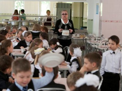 Школярів із релокованих навчальних закладів Донеччини забезпечать безкоштовними обідами