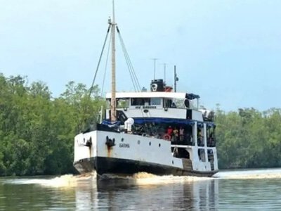 Біля узбережжя Гаяни у Південній Америці перекинувся пором, шукають понад 30 осіб