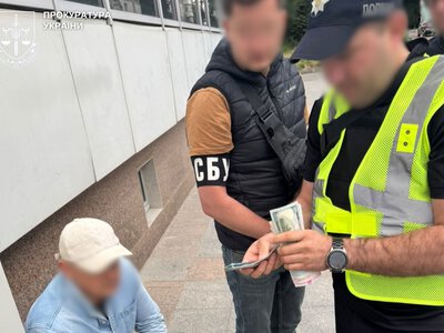 У Житомирі на хабарі у 4 тисячі доларів затримали лікаря
