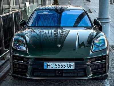 780 сил і витрата 2,1 л на 100 км: у Києві помітили швидкий Porsche за 13 мільйонів (ФОТО)