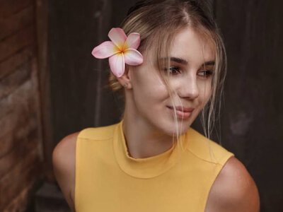 Дуже важко: блогерка повернулася в Україну після життя в Америці та Азії – що її засмутило (Відео)
