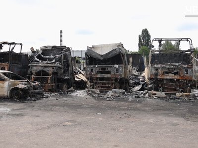 Люди були за кілька метрів від вибуху: наслідки ворожої атаки по гаражному кооперативу в Чернігові (Відео)