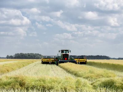 Україна зменшила імпорт агротехніки