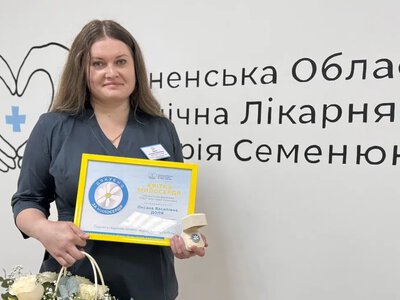 За крок до одужання: у Рівненській обласній лікарні вручили другу відзнаку «Квітка милосердя»