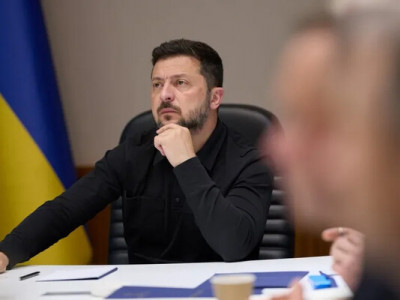 Зеленський зібрав Ставку з командирами корпусів та виробниками зброї
