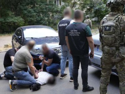 На Одещині командир взводу охорони за 5000 доларів знімав з розшуку: Затримали під час отримання грошей