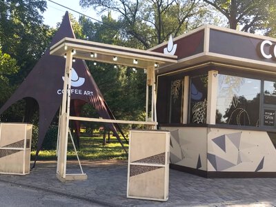 Зона відпочинку обурила містян: у Запоріжжі власник кав'ярні порушив правила благоустрою