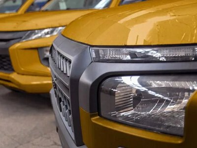 Херсонські комунальники отримали чотири пікапи від партнерів з Німеччини