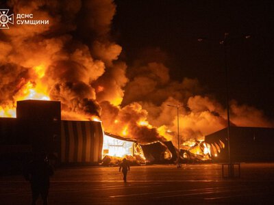 У Сумах росіяни вдарили по рятувальниках під час гасіння пожежі в «Епіцентрі»