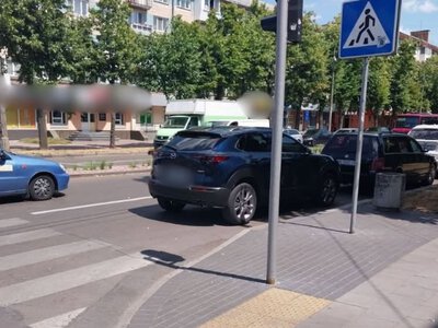 У Рівному щодня фіксують неправильне паркування біля перехресть
