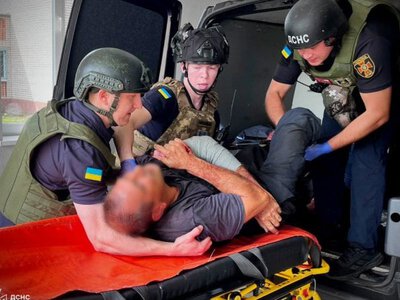 На Дніпропетровщині РФ поранила трьох рятувальників, які працювали на пожежі будинку