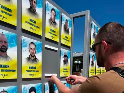 Франківець Любомир Паньків, який повернувся з полону, зняв своє фото з Алеї Віри і Надії