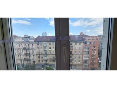 Фонд держмайна продав квартиру Лєбєдєва і 4 авто Дерипаски, які “ховалися” у Миколаєві