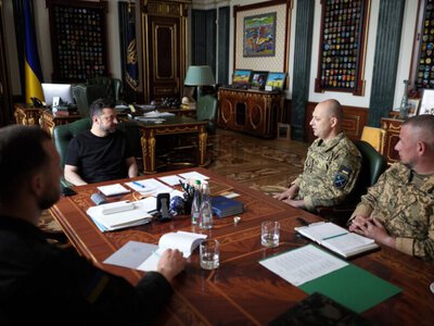 Зеленський продовжує “співбесіди” з комкорами: сьогодні говорили про захист Херсона, Чернігівсько-Київський напрямок, і не лише
