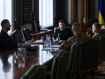 Зеленський обговорив із командирами корпусів захист Херсона і Нікополя