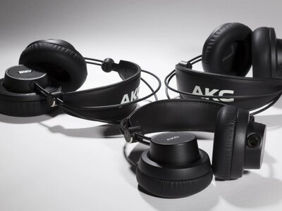 Навушники AKG: що обрати для дому і студії