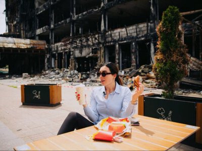 Хто тут нацисти?: американська блогерка розкаялася після візиту до Бучі та відвідала McDonald’s у Києві (фото) (Відео)