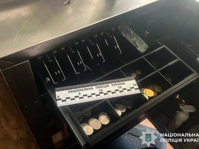 У Рівному чоловік обікрав їдальню, викравши гроші та кавовий апарат