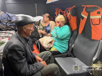 Підозра на інсульт і ворожі обстріли: «Білі янголи» евакуювали тяжкохворого чоловіка та ще п’ятьох жителів Сумщини
