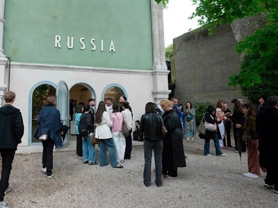 Єврокомісія позбавила Венеційську бієнале гранту через участь Росії