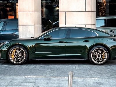780 сил і витрата 2,1 л на 100 км: у Києві помітили швидкий Porsche за 13 мільйонів (ФОТО)