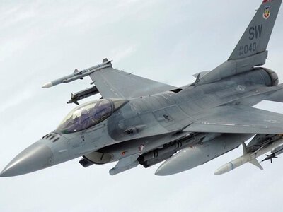 Український F-16 уперше збив російський винищувач у повітряному бою — генерал США