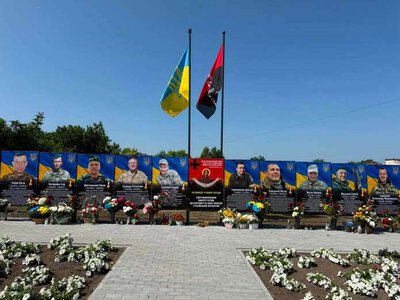 Були трактористами, слюсарями, вчителями: у громаді на Буковині відкрили Алею Слави на честь полеглих Захисників